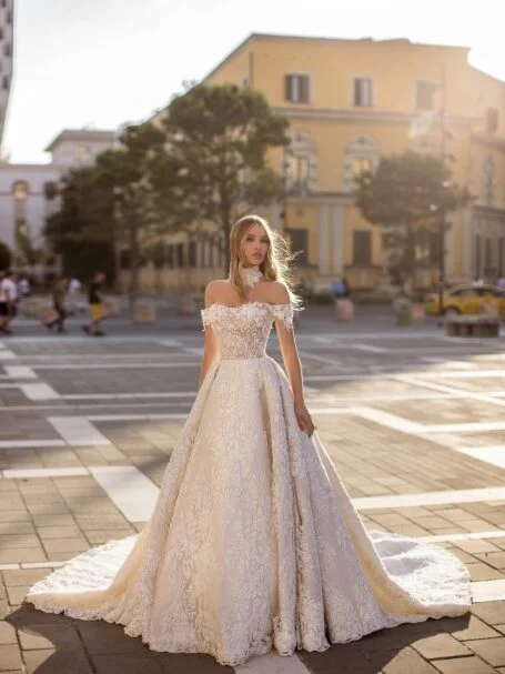 Closed wedding dress «Agape»