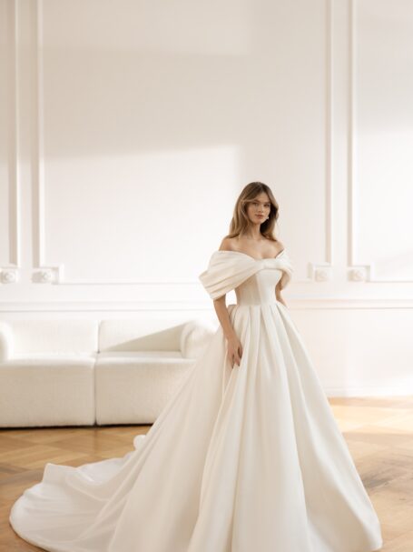 Diva dress by Eva Lendel from Less is More 2023