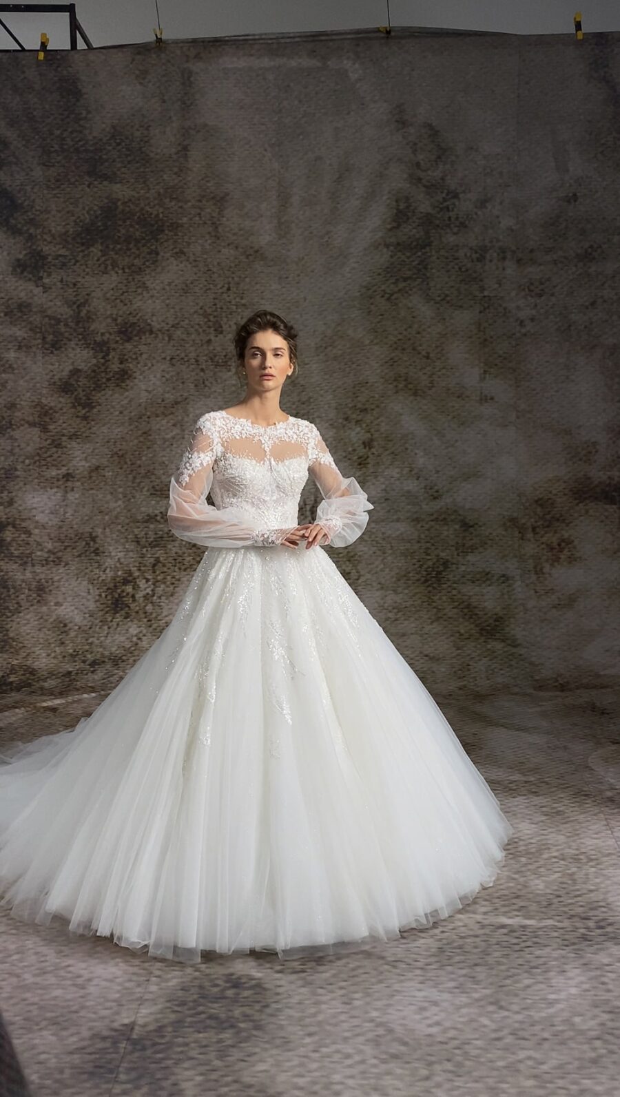 Uma 2 wedding dress by woná concept from notte d'opera collection