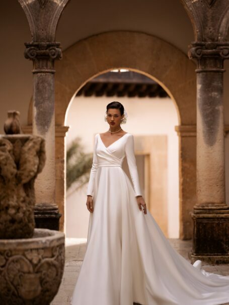 Page 3 dress by WONA Concept from Alma de Oro collection