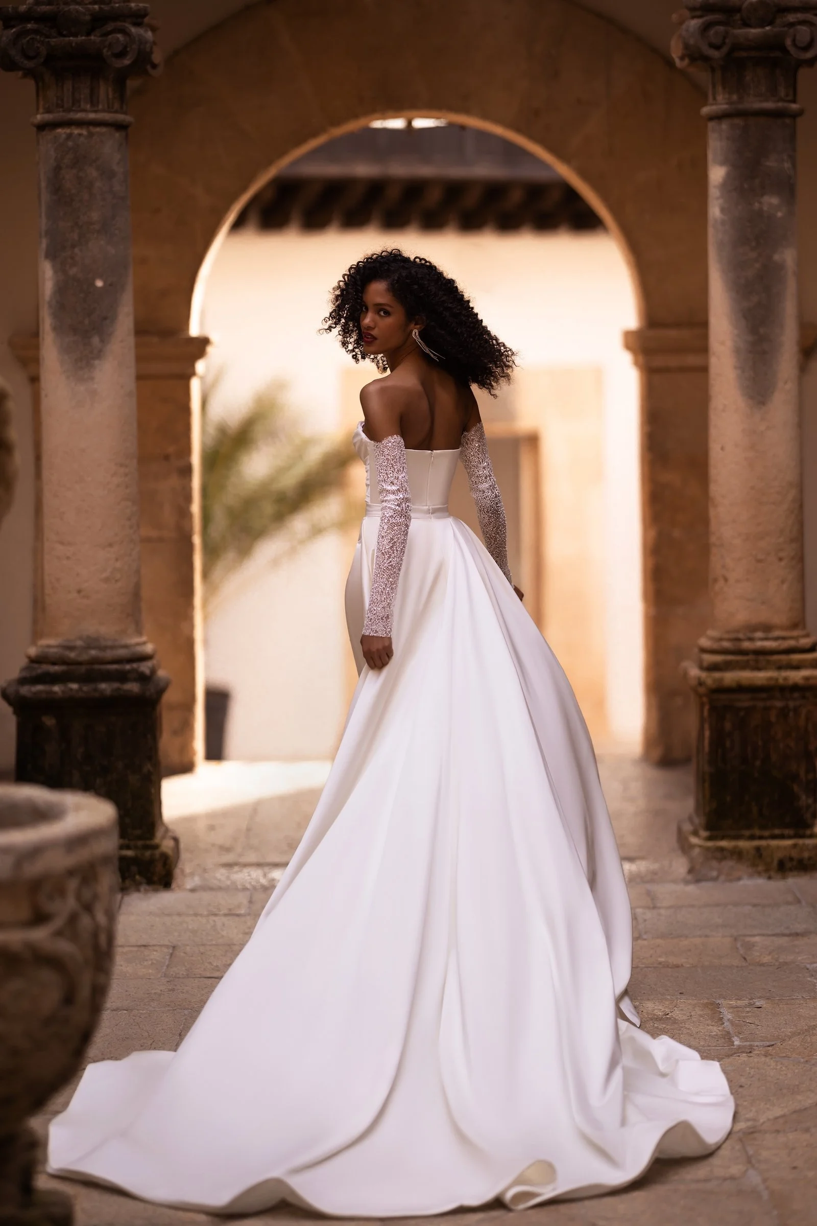 Low back wedding dress «Preston» with detachable overskirt | WONA LA