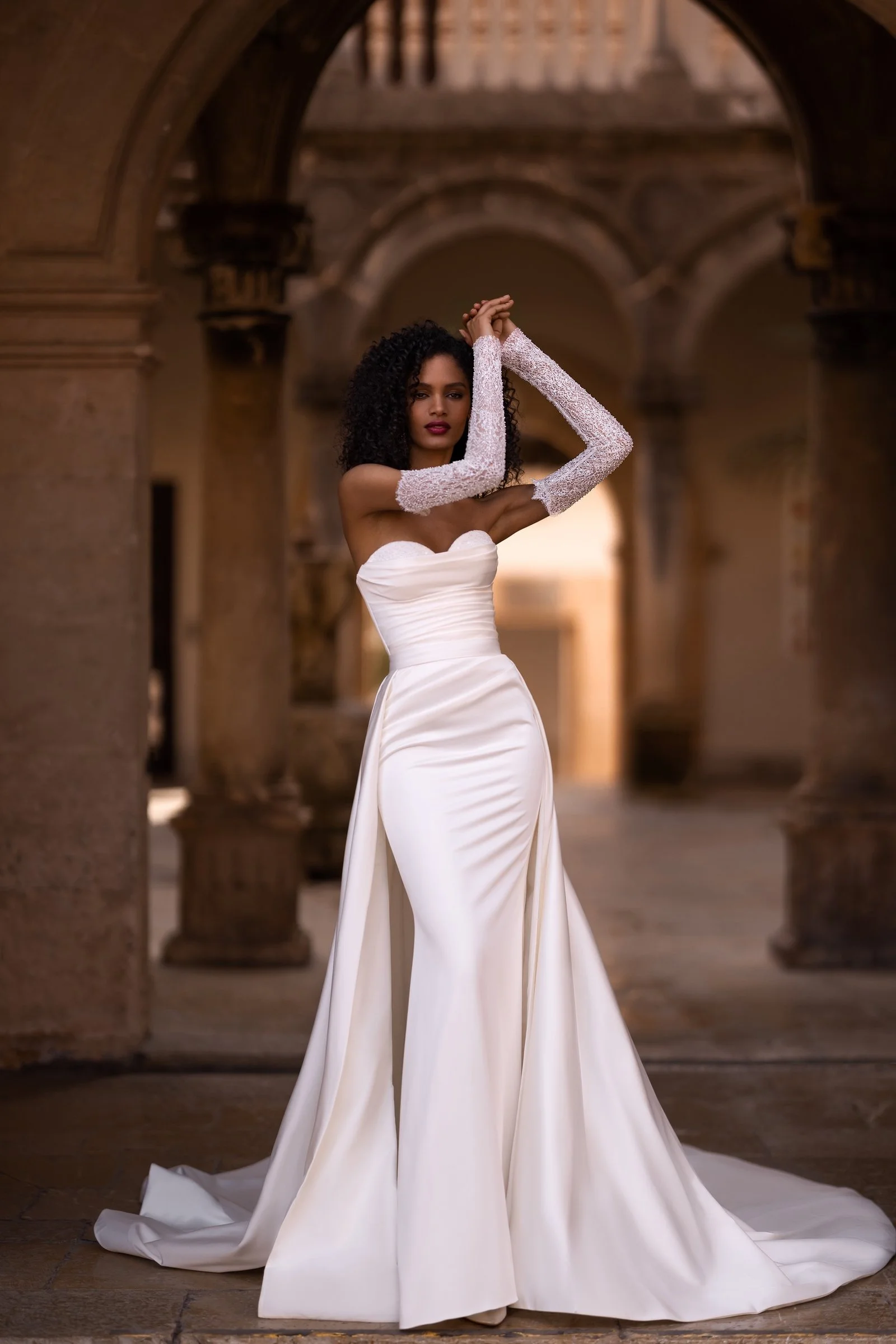 Low back wedding dress «Preston» with detachable overskirt | WONA LA