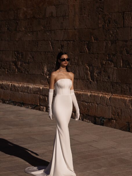 Valdes 2 dress by WONA Concept from Alma de Oro collection