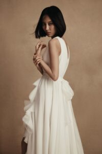 Fresia 2 wedding dress by woná concept from personality collection