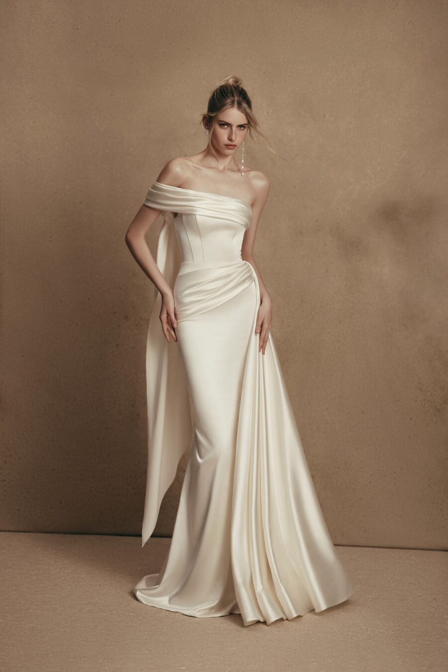 Selfina 4 wedding dress by woná concept from personality collection