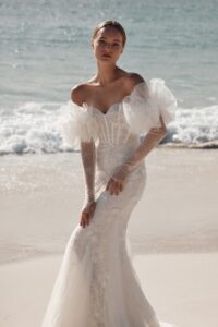 Bernadette 2 wedding dress by woná concept from atelier signature collection