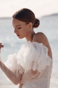 Bernadette 6 wedding dress by woná concept from atelier signature collection