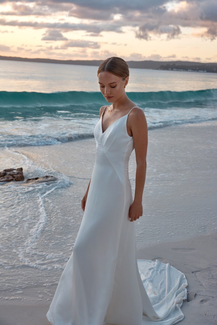 June 4 wedding dress by woná concept from atelier signature collection