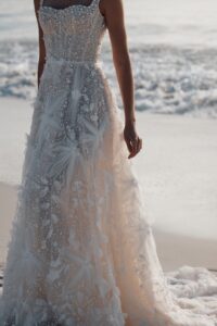 Thelma 12 wedding dress by woná concept from atelier signature collection