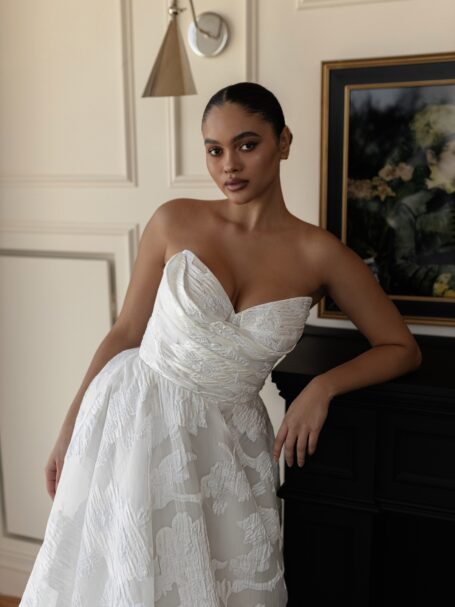 Amma 4 wedding dress by WONÁ Concept from URBAN ELEGANCE