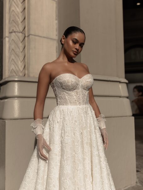 Kay 2 wedding dress by WONÁ Concept from URBAN ELEGANCE