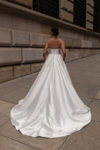 Elise 4 wedding dress by woná concept from urban elegance