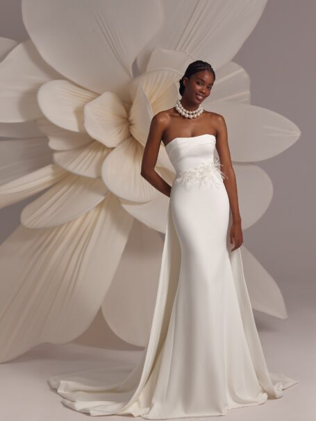 Amalfi 1 wedding dress by Eva Lendel from Less is More IV