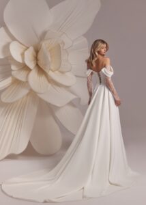 Baccara 4 wedding dress by eva lendel from less is more iv