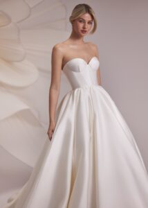 Merida 4 wedding dress by eva lendel from less is more iv