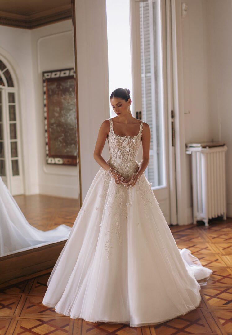 Boat wedding dress «November» with veil | WONA LA