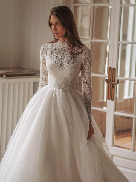 Stylish high-neck wedding dresses | WONÁ LA