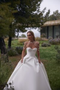 Eva lendel less is more v valley 2